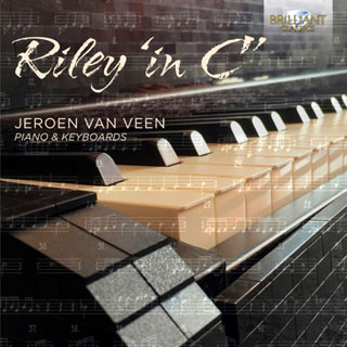 Seul devant ses claviers, Jeroen Van Veen joue « In C » de Terry Riley 