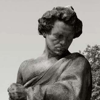 statue de Ludwig van Beethoven par János Horvai dans un jardin de Budapest