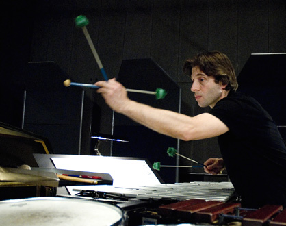 le percussioniste Florent Jodelet, photographié par Hélène Bozzi