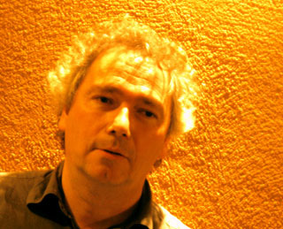 Philippe Leroux photographié et interviewé par le musicologue Bertrand Bolognesi