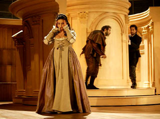 à l'Opéra de Lausanne, Arnaud Bernard met en scène Rigoletto (Verdi)