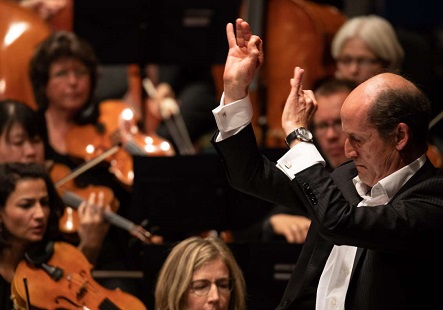 Peter Rundel dirige le Südwestrundfunk Sinfonieorchester à Donaueschingen