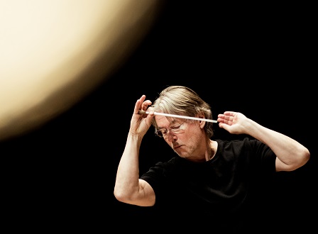 Esa-Pekka Salonen en répétition avec l'Orchestre de Paris et son Chœur... 
