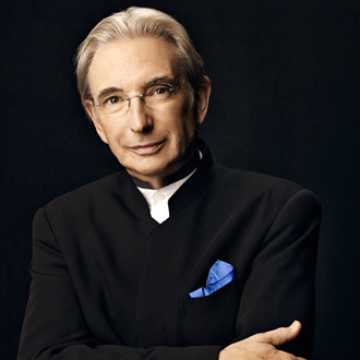 le chef étatsunien Michael Tilson Thomas joue Mahler à la Salle Pleyel (Paris)