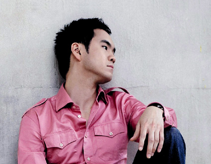 l'altiste Richard Yongjae O'Neill se produit en solo dans l'ensemble Sejong