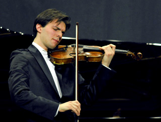 le jeune violoniste Diego Tosi en récital au MIDEM 2008, Cannes
