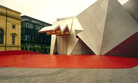 Bertrand Bolognesi photographie le Pavillon 21 derrière l'Opéra de Munich