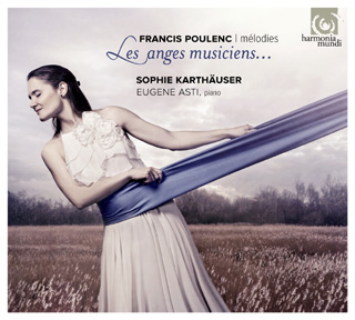 Accompagnée du pianiste Eugene Asti, Sophie Karthäuser chante Poulenc