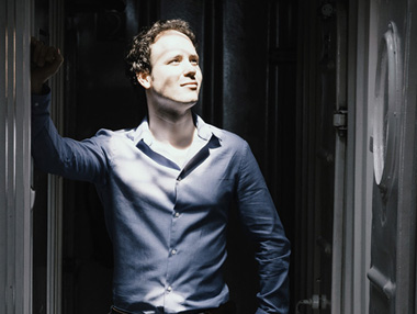 À la tête du Philhar', Gergely Madaras joue Harvey, Posadas et Vivier 