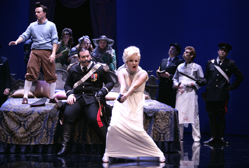 The Telephone et Amelia al ballo, deux brefs opéras de Menotti