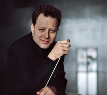 le chef américain John Axelrod dirige pour un soir l'Orchestre de Paris