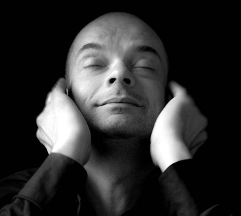 le pianiste Jean-Luc Ayroles se produit avec l'ensemble TM+ à Nanterre