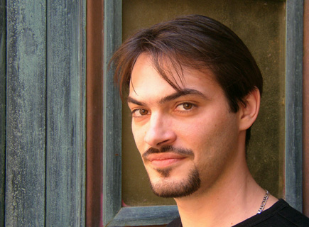 le jeune baryton Jean-Luc Ballestra photographié par Bertrand Bolognesi