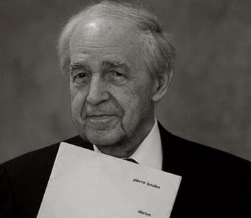 Pierre Boulez et la partition de sa Dérive (Universal Edition, Vienne)