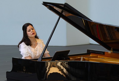 La pianiste Zlata Chochieva joue Bach, Chopin, Franck et Schumann