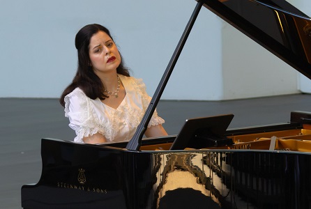 La pianiste Zlata Chochieva joue Bach, Chopin, Franck et Schumann