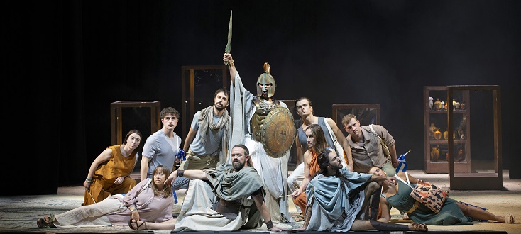 Le chef George Petrou signe aussi la mise en scène de DEIDAMIA à Wexford