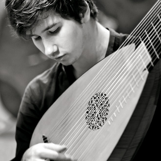 le tout jeune et excellent luthiste Thomas Dunford, en Avignon (mars 2016)
