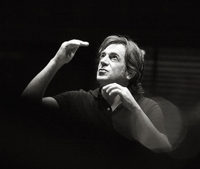 le chef Etienne Siebens dirige MusikFabrik au festival Agora 2007