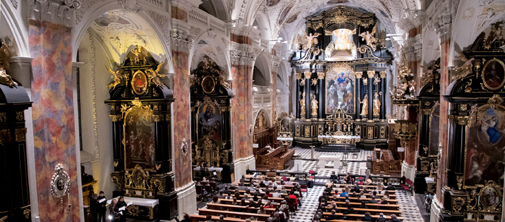 En pleine église abbatiale rococo, le Codex Faenza par Mala Punica