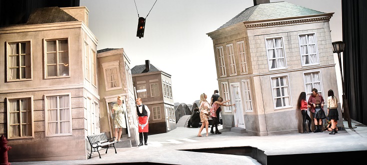 L'impressionnant décor de Nikolaus Webern pour le Falstaff (Verdi) de Parme