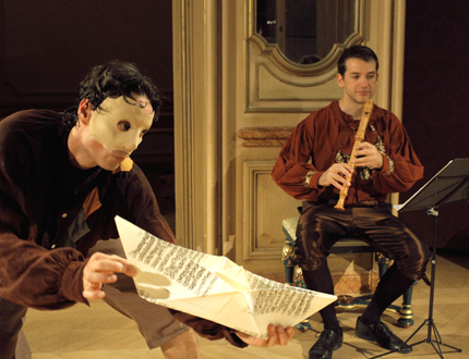 Le danseur Hubert Hazebroucq et le flûtiste Julien Martin jouent Telemann