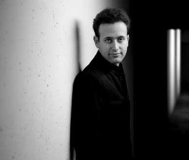 le jeune pianiste marseillais Jonathan Gilad en récital au Théâtre Mogador