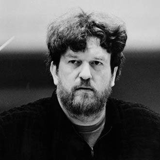 le compositeur et chef d'orchestre écossais Oliver Knussen