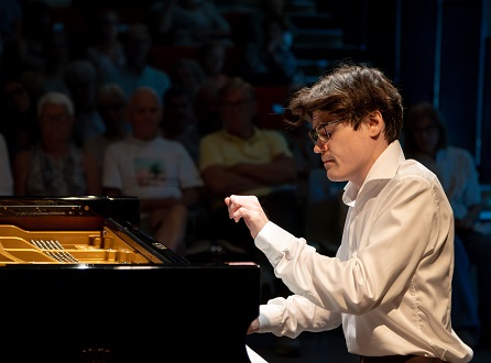 Le pianiste Andreï Leshkin joue Debussy, Schumann et Stravinsky