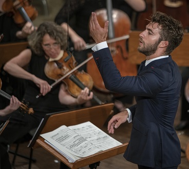 Le jeune Lorenzo Viotti joue Bartók avec la Camerata Salzburg