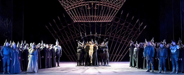 Duncan en décente de la Croix dans le superbe Macbeth d'Emma Dante à Turin
