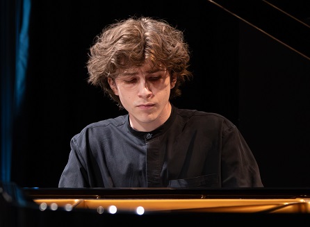 Le jeune Croate Jan Niković joue Granados, Rameau, Schuman et Scriabine