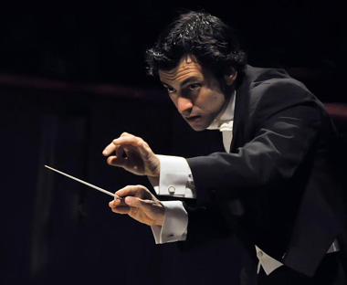 Alejo Pérez dirige l’Ensemble Intercontemporain