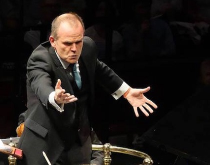 François-Xavier Roth rend hommage à György Ligeti au pupitre de l'ONF...