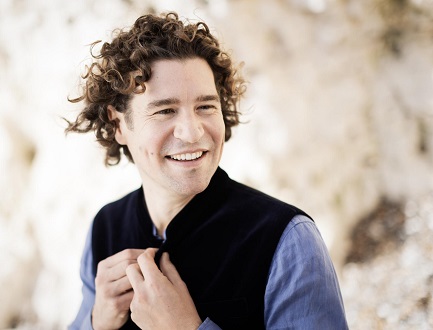 Robin Ticciati dirige l’Orchestre Philharmonique de Radio France...
