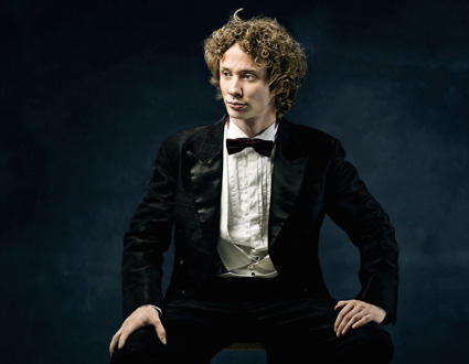 le jeune Santtu-Matias Rouvali dirige l'Orchestre Philharmonique de Radio France