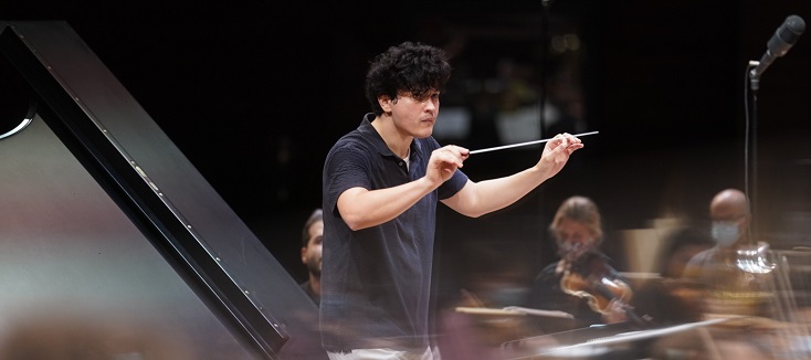 Aziz Shokhakimov dirige l’Orchestre Philharmonique de Radio France