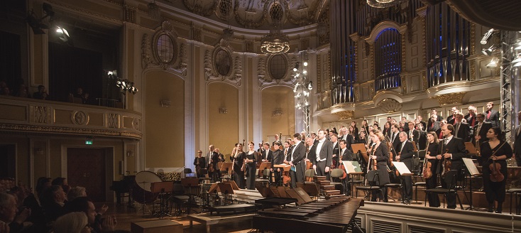 Elias Grandy dirige le Requiem de Mozart en fin de DIALOGE Miroslav Srnka