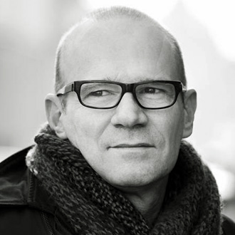 le chef de chœur Joël Suhubiette 