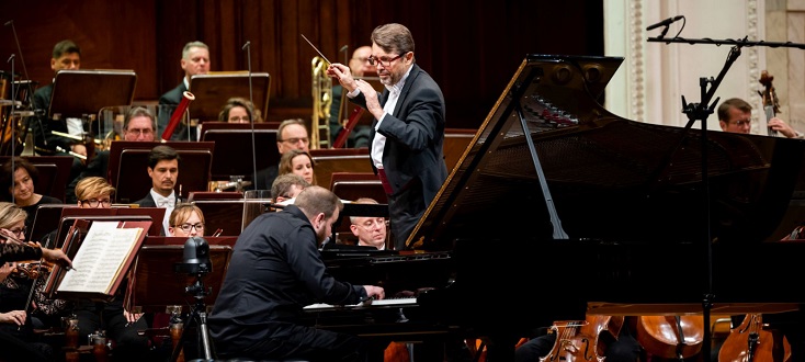 Sous la direction d'Andreï Boreyko, Lukáš Vondráček joue l'Opus 16 de Grieg
