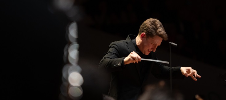 Joshua Weilerstein joue Schönberg et Chostakovitch à Lille...