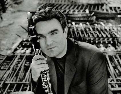 le compositeur allemand Jörg Widmann photographié par Felix Broede