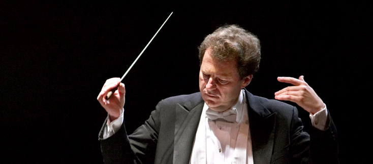 le chef Yoel Levi, patron de l'Orchestre National d'Île de France