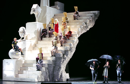 Wilfried Hösl photographie l'opéra de Péter Eötvös à Munich