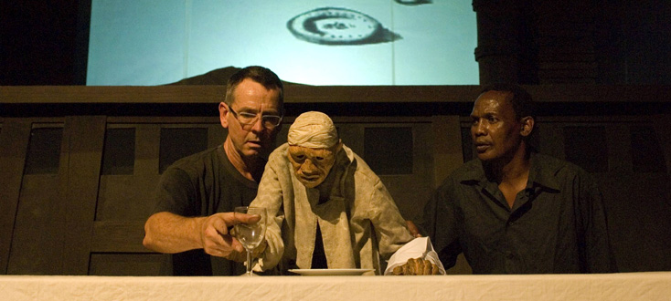 Woyzeck on the Highveld, spectacle de la Handspring Puppet Compagny