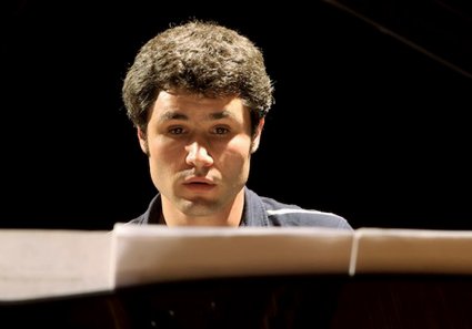 Astrid Karger photographie le pianiste Reto Staub