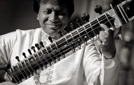 Marcus Simpson photographie le sitariste indien Shahid Parvez